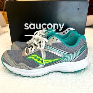Women’s Saucony tennis shoes. Size 7.5